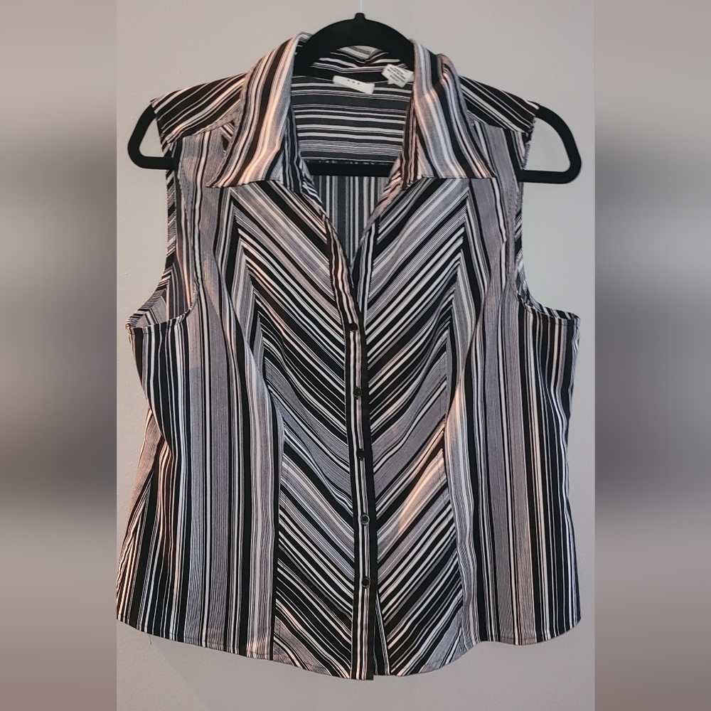 Covington L sleeveless‎ black and white striped shirt